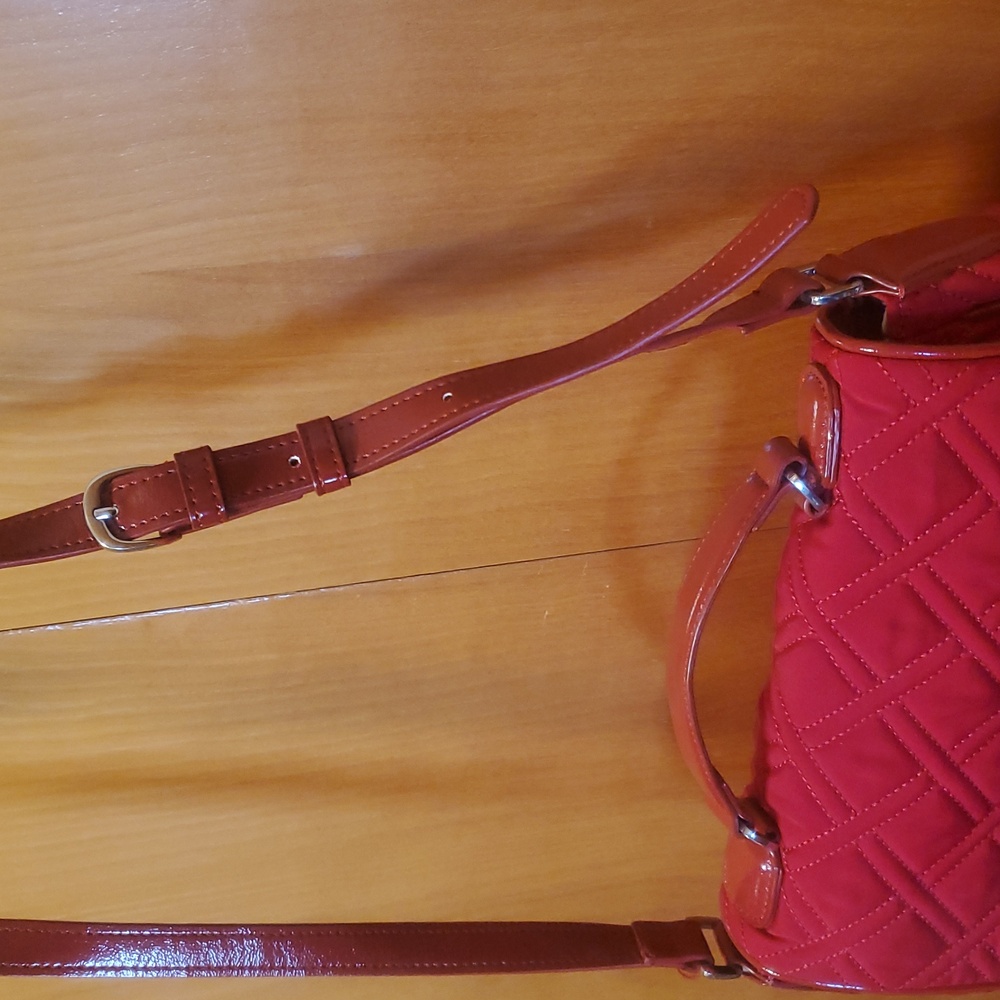 Vera Bradley Quilted Red Crossbody Bag NWNT - Picture 4 of 8